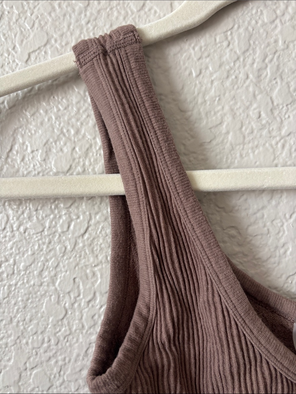 Amazon Essentials Ribbed V-Neck Crop Tank Top - Mauve - Picture 3 of 5
